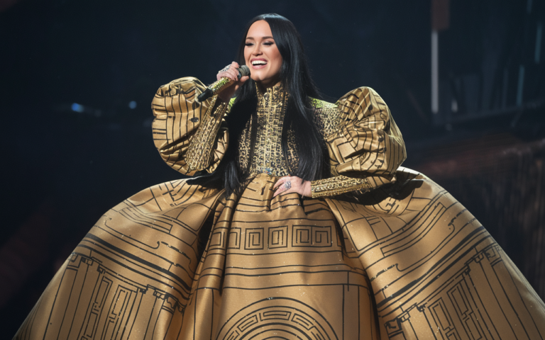 Kacey Musgraves Captivates at 2024 CMA Awards with Emotional Performance of The Architect