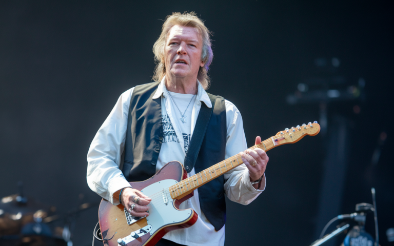 Neil Young’s Stand Against Corporate Influence at Glastonbury