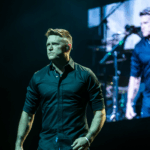 Morgan Wallen’s Onstage Controversy: Unpacking the Charley Crockett Feud and the Authenticity Debate in Country Music